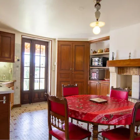 Maison Spacieuse Avec Cheminee Et Grand Jardin A - Fr-1-616-133