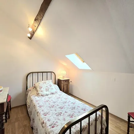 Maison Spacieuse Avec Cheminee Et Grand Jardin A - Fr-1-616-133 *