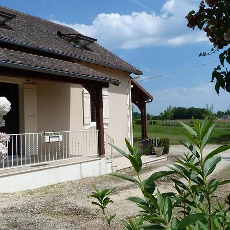 Maison Spacieuse Avec Cheminee Et Grand Jardin A - Fr-1-616-133 * Thiviers