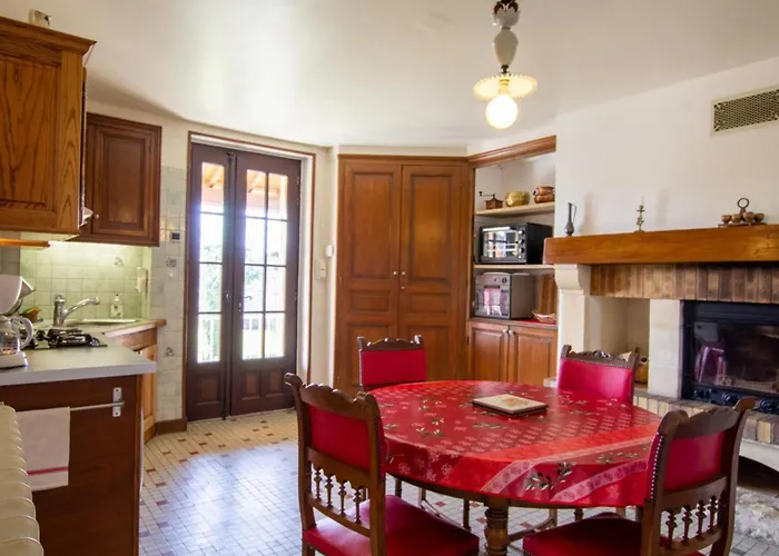 Maison Spacieuse Avec Cheminee Et Grand Jardin A - Fr-1-616-133