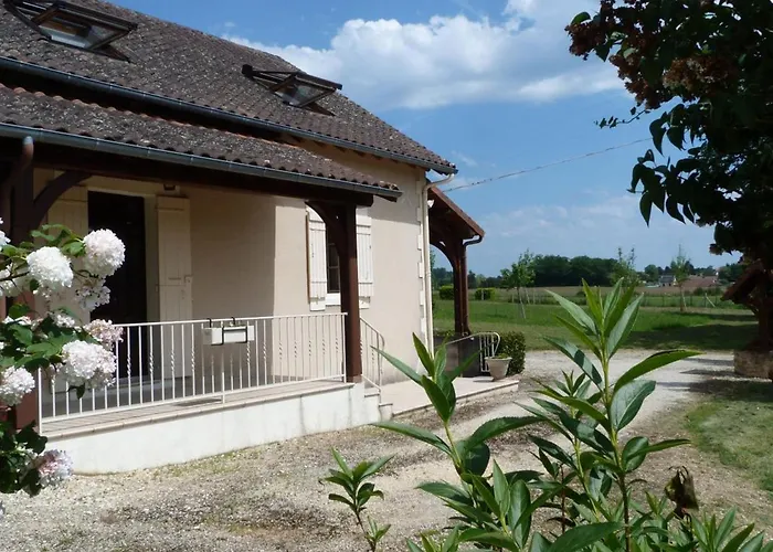 Maison Spacieuse Avec Cheminee Et Grand Jardin A - Fr-1-616-133 * Thiviers